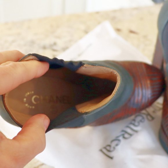 CHANEL Interlocking CC Logo Leather Chelsea Platform Boots - Picture 4 of 8